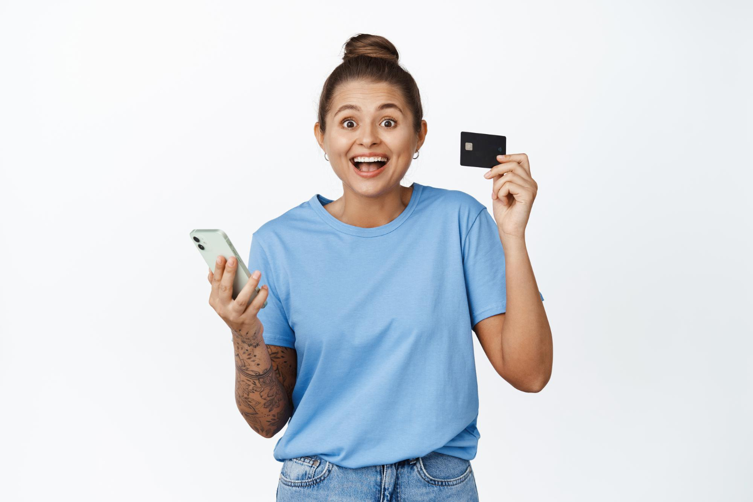 Woman using her Discover it Balance Transfer.