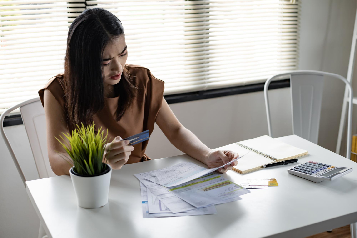 Woman learning about Good Financial Habits.