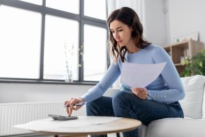 Woman trying to do Mortgage Amortization.